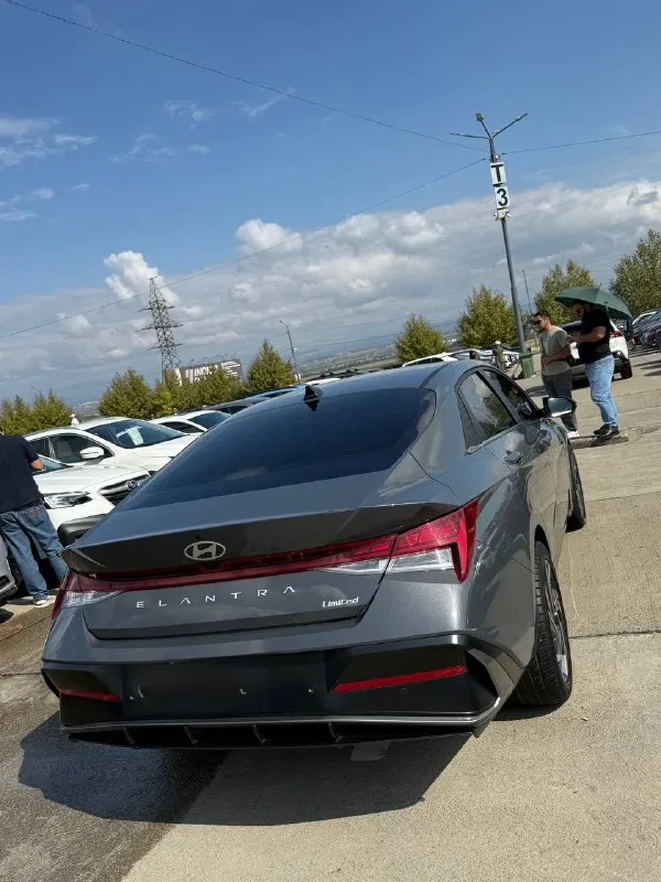 🔹Hyundai elantra limited 🔹

Год: 2023/9
Двигатель: 2.0 atmo(150 л. С. )
Привод: передний
Пробег: 55 500 км
Цена: 2.200 000 руб под 🔑
➖➖➖➖➖➖➖➖➖➖
Есть видео обзор 📹
По всем вопросам:
+79494093550 ✈️
+79498496669 📞 - фотография - 2