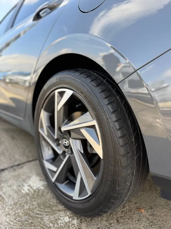 🔹Hyundai elantra limited 🔹

Год: 2023/9
Двигатель: 2.0 atmo(150 л. С. )
Привод: передний
Пробег: 55 500 км
Цена: 2.200 000 руб под 🔑
➖➖➖➖➖➖➖➖➖➖
Есть видео обзор 📹
По всем вопросам:
+79494093550 ✈️
+79498496669 📞 - фотография - 3