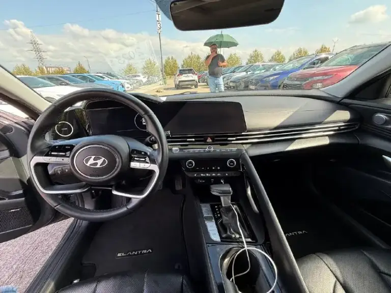 🔹Hyundai elantra limited 🔹

Год: 2023/9
Двигатель: 2.0 atmo(150 л. С. )
Привод: передний
Пробег: 55 500 км
Цена: 2.200 000 руб под 🔑
➖➖➖➖➖➖➖➖➖➖
Есть видео обзор 📹
По всем вопросам:
+79494093550 ✈️
+79498496669 📞 - фотография - 5