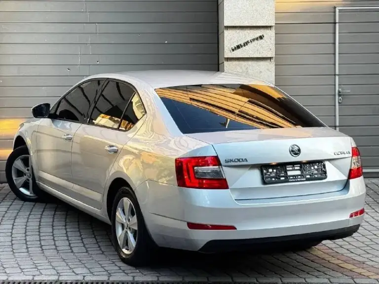 В продаже skoda octavia a7 рейсталенг
Год выпуска 2015
Кпп механическая 6 ступенчатая
Объем 1.4 турбо:140.лс
Цена 930.000
Максимальная комплектация!двухзонный климат контроль, подогрев сидений, подогрев стекл, электро складывание боковых зеркал, полный мультируль, датчик дождя, датчик света, подогрев лобового переднего заднего, подогрев боковых зеркал, система адаптивного освещения afs, abs/esp, многофункциональный бортовой компьютер, проекция климата,
4 Электростеклоподъемника
Зарядное устройство v12
Два комплекта резины с дисками.
И много чего прочего для комфортного вождения.
История автомобиля прозрачна и чиста.
Куплен и обслуживался у официального дилера, в службах не использовалась, замена всех расходников была по регламенту, автомобиль не требует вложений от слова совсем!
Готов на любые проверки с вашей стороны
Диагностическая карта в наличии
У автомобиля отсутствуют ваговские болячки.
Все системы работают идеально, без ошибок и замечаний.
Цена 930.000
+7949-517-48-
📞 Звоните: +7(949)5174855 - фотография - 3