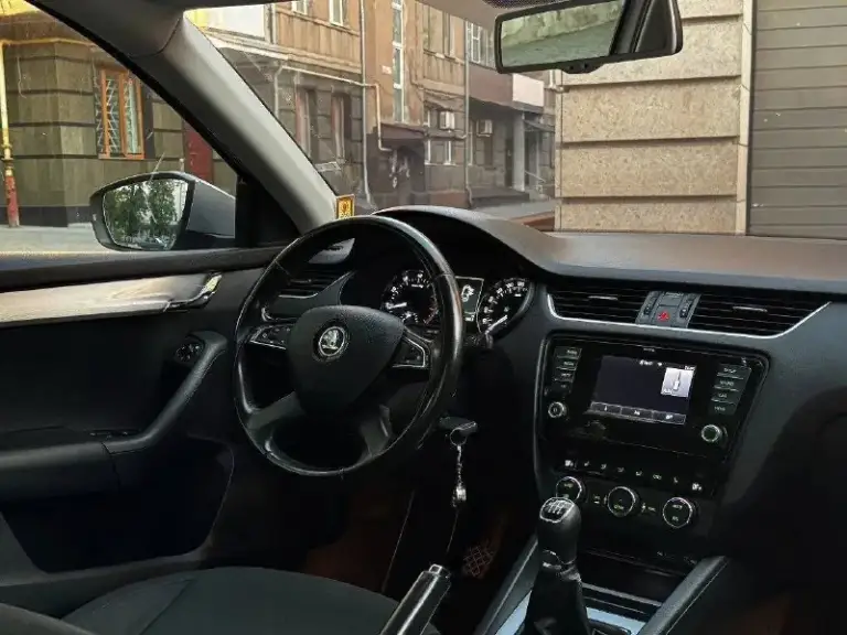 В продаже skoda octavia a7 рейсталенг
Год выпуска 2015
Кпп механическая 6 ступенчатая
Объем 1.4 турбо:140.лс
Цена 930.000
Максимальная комплектация!двухзонный климат контроль, подогрев сидений, подогрев стекл, электро складывание боковых зеркал, полный мультируль, датчик дождя, датчик света, подогрев лобового переднего заднего, подогрев боковых зеркал, система адаптивного освещения afs, abs/esp, многофункциональный бортовой компьютер, проекция климата,
4 Электростеклоподъемника
Зарядное устройство v12
Два комплекта резины с дисками.
И много чего прочего для комфортного вождения.
История автомобиля прозрачна и чиста.
Куплен и обслуживался у официального дилера, в службах не использовалась, замена всех расходников была по регламенту, автомобиль не требует вложений от слова совсем!
Готов на любые проверки с вашей стороны
Диагностическая карта в наличии
У автомобиля отсутствуют ваговские болячки.
Все системы работают идеально, без ошибок и замечаний.
Цена 930.000
+7949-517-48-
📞 Звоните: +7(949)5174855 - фотография - 9