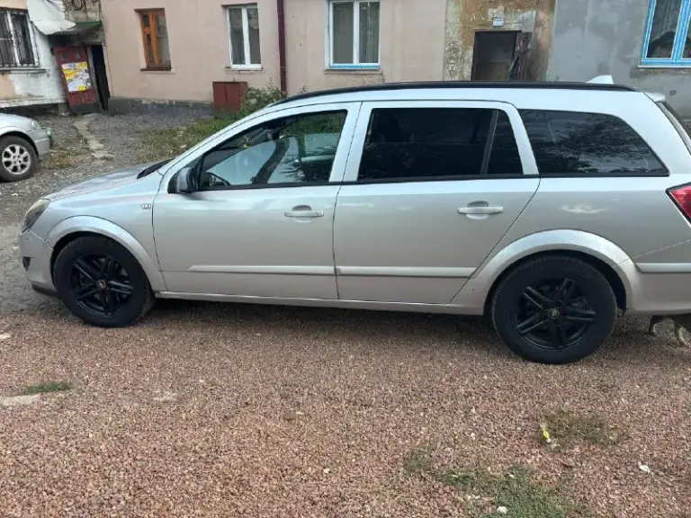 Продам opel astra h универсал 2007 г, 1.9 turbo, мт 6 ступенчатая. Дизель. Пробег 293000 км. 4 стеклоподъемника с доводчиками, датчики света и дождя, омыватель фар, мультируль, круиз контроль, климат ( заправили в августе 2026), подогрев передних сидений. Диски r16 на летней резине + зимняя. В багажнике полноразмерная запаска. Торг на кузовных косяках. Цена 500 000. То пройдено. Осмотр в макеевке. +79493083590
✅ Опубликовать объявление
✍️ Наши отзывы
📞 Звоните: +7(949)3083590 - фотография - 5
