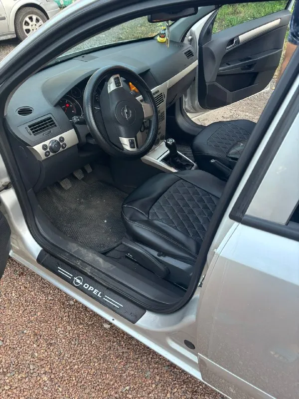 Продам opel astra h универсал 2007 г, 1.9 turbo, мт 6 ступенчатая. Дизель. Пробег 293000 км. 4 стеклоподъемника с доводчиками, датчики света и дождя, омыватель фар, мультируль, круиз контроль, климат ( заправили в августе 2026), подогрев передних сидений. Диски r16 на летней резине + зимняя. В багажнике полноразмерная запаска. Торг на кузовных косяках. Цена 500 000. То пройдено. Осмотр в макеевке. +79493083590
✅ Опубликовать объявление
✍️ Наши отзывы
📞 Звоните: +7(949)3083590 - фотография - 6