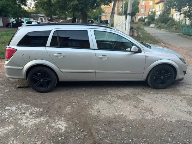 Продам opel astra h универсал 2007 г, 1.9 turbo, мт 6 ступенчатая. Дизель. Пробег 293000 км. 4 стеклоподъемника с доводчиками, датчики света и дождя, омыватель фар, мультируль, круиз контроль, климат ( заправили в августе 2026), подогрев передних сидений. Диски r16 на летней резине + зимняя. В багажнике полноразмерная запаска. Торг на кузовных косяках. Цена 500 000. То пройдено. Осмотр в макеевке. +79493083590
✅ Опубликовать объявление
✍️ Наши отзывы
📞 Звоните: +7(949)3083590 - фотография - 8