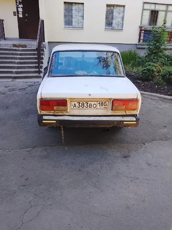 Продам ваз 2107 1991 года газ/бензин, двигатель ременной (переберался в прошлом году) не дымит, масло не ест не грамма, работает идеально. Кпп 4-х ступка не хрустит не выбивает (передачи длинные). Ходовая перебранная ничего не стучит, не скрипит, руль не тянет. Машина не гнилая, дно полностью целое по наружке есть пару моментов. Салон в хорошем состоянии передние сиденья с иномарки с регулировками. Музыка простая но играет хорошо. Стоит рабочая сигнализация с центральным замком, туманки перед-зад, по машине работает абсолютно все радиатор печки новый, тосол залит, резина зима шип в хорошем состоянии, газ вписан работает и на газу и бензине, документы от хозяина кристально чистая, красивый номер в подарок. Цена 120т. Р не большой торг. За машину не стыдно +79490566136
📲 Tg: дмитрий
📞 Звоните: +7(949)0566136 - фотография - 7