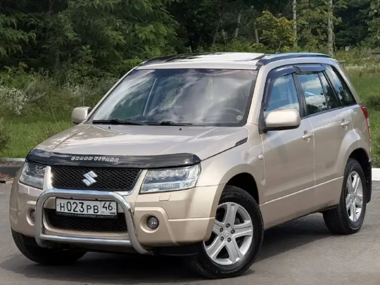 В продаже suzuki grand vitara 2.0 л, 4wd, . Есть (пропан) 4-е поколение, баллон - 45 л. Полный привод с блокировками, понижающими. Находится в одной семье с 2016 г (более 10 лет) максимальная комплектация: jlx-e se exclusive. Кузов в заводском окрасе, без очагов коррозии.
Двигатель 2.0 л (j20a) 140 л. С, прост и надёжен, работает ровно, ошибок нет. Замена цепи в мае 2025 г, 18 тыс км назад. Автомат без нареканий, всеми известный ”aisin” масло свежее. Ходовая перебиралась в апреле - отрабатывает отлично. Климат заправлен в средине лета. Люк не течёт.
В автомобиле есть : климат и круиз, мультируль, бесключевой доступ, люк, подогревы сидений и зеркал, доводчики всех окон, омыватели оптики, штатный ксенон, бортовой компьютер и т. Д и т. П. Резина kumho, практически новая, на 17х дисках. Техосмотр пройден, есть диагностическая карта.
Цена : 730.000 рублей. Рассрочки и обмена нет. Территориально находится в г макеевка
📲 Tg: дмитрий
📞 Звоните: +7(949)0033327 - фотография - 1