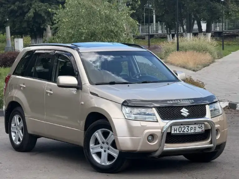 В продаже suzuki grand vitara 2.0 л, 4wd, . Есть (пропан) 4-е поколение, баллон - 45 л. Полный привод с блокировками, понижающими. Находится в одной семье с 2016 г (более 10 лет) максимальная комплектация: jlx-e se exclusive. Кузов в заводском окрасе, без очагов коррозии.
Двигатель 2.0 л (j20a) 140 л. С, прост и надёжен, работает ровно, ошибок нет. Замена цепи в мае 2025 г, 18 тыс км назад. Автомат без нареканий, всеми известный ”aisin” масло свежее. Ходовая перебиралась в апреле - отрабатывает отлично. Климат заправлен в средине лета. Люк не течёт.
В автомобиле есть : климат и круиз, мультируль, бесключевой доступ, люк, подогревы сидений и зеркал, доводчики всех окон, омыватели оптики, штатный ксенон, бортовой компьютер и т. Д и т. П. Резина kumho, практически новая, на 17х дисках. Техосмотр пройден, есть диагностическая карта.
Цена : 730.000 рублей. Рассрочки и обмена нет. Территориально находится в г макеевка
📲 Tg: дмитрий
📞 Звоните: +7(949)0033327 - фотография - 4