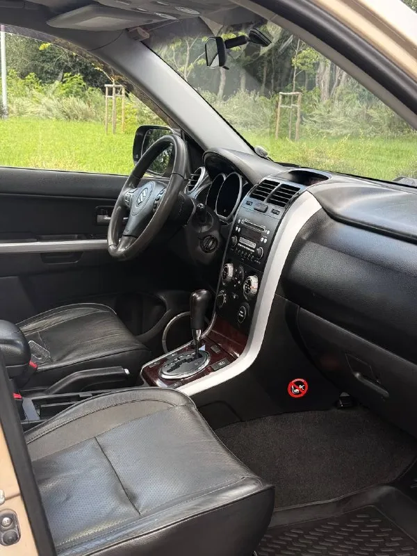 В продаже suzuki grand vitara 2.0 л, 4wd, . Есть (пропан) 4-е поколение, баллон - 45 л. Полный привод с блокировками, понижающими. Находится в одной семье с 2016 г (более 10 лет) максимальная комплектация: jlx-e se exclusive. Кузов в заводском окрасе, без очагов коррозии.
Двигатель 2.0 л (j20a) 140 л. С, прост и надёжен, работает ровно, ошибок нет. Замена цепи в мае 2025 г, 18 тыс км назад. Автомат без нареканий, всеми известный ”aisin” масло свежее. Ходовая перебиралась в апреле - отрабатывает отлично. Климат заправлен в средине лета. Люк не течёт.
В автомобиле есть : климат и круиз, мультируль, бесключевой доступ, люк, подогревы сидений и зеркал, доводчики всех окон, омыватели оптики, штатный ксенон, бортовой компьютер и т. Д и т. П. Резина kumho, практически новая, на 17х дисках. Техосмотр пройден, есть диагностическая карта.
Цена : 730.000 рублей. Рассрочки и обмена нет. Территориально находится в г макеевка
📲 Tg: дмитрий
📞 Звоните: +7(949)0033327 - фотография - 8