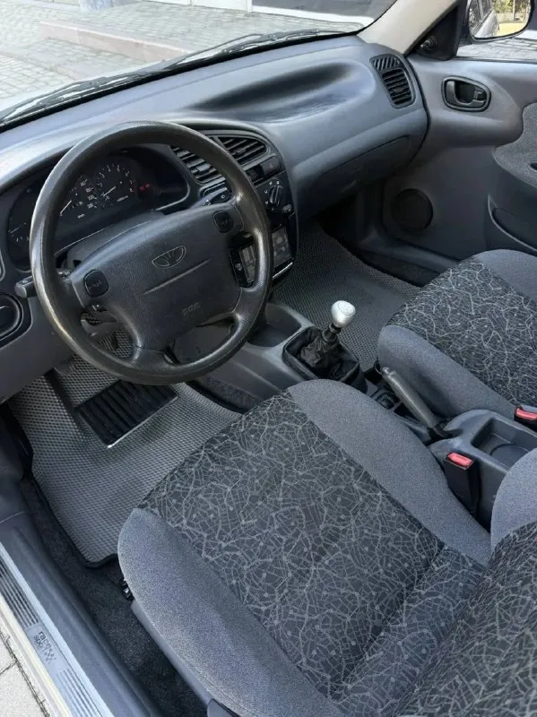 Продам деу ланос sx 2007г.
Чистокровный поляк
Двигатель 1.6 16 кл.
Установлено и зарегистрировано евро 4
Автомобиль в заводском окрасе, без гнили и ржавчины.
Пробег 138 000 км
Один собственник с момента покупки в автосалоне донецка.
Комплектация максимальная: кондиционер (заправлен, работает), гур, подушка, abs, стеклоподъемники.
Так же по авто много доработок, весь прошумлен, стоит отличный свет с двухфакторными противотуманками, магнитола пионер с dvd.
Клапанную крышку поставили из метала, навсегда устранив течь из под нее.
В недавнем времени полностью обслужили ходовую, с заменой всех амортизаторов.
Также установили новые диски с новой резиной ykohama r15.
Юридически чистый, тех осмотр пройден
Еще много информации по тел: +79496167066
Цена 365 000 руб.
📲 Tg: @jlajl1
📞 Звоните: +7(949)6167066 - фотография - 8