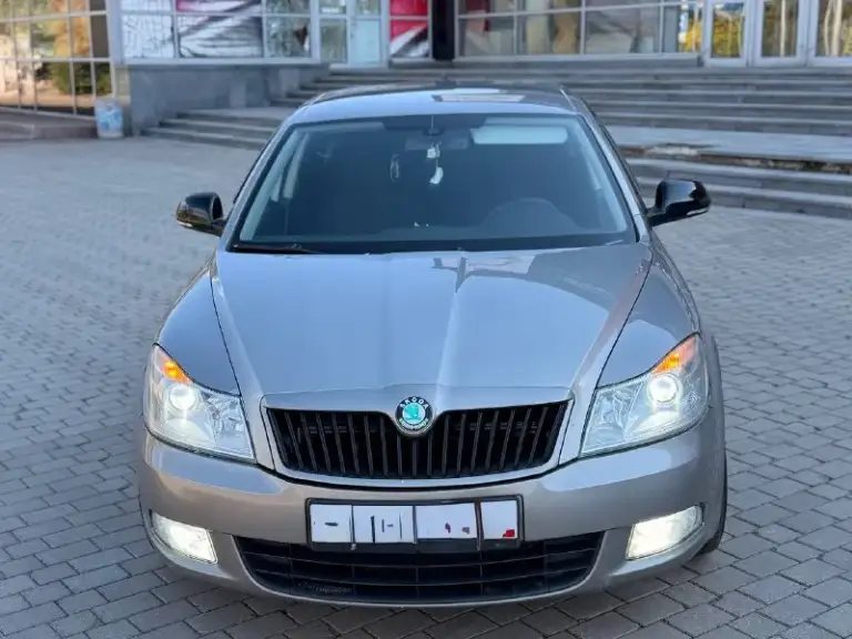 Продам шкода октавия а5 2012год автомат 6ступ мотор 1.8трубо кап ремонт был масло не расходует вообще вся ходовка от шкоды vrs так же тормоза от vrs автомобиль весь обслужен от а до я хорошая музыка два ключа резина стоит зима хорошая хороший свет в туманках и фарах светит хорошо очень готов к любым проверкам. Все остальные вопросы по телефону звоните пишите в любое время! +79495383298 цена 850.000₽торг - фотография - 5