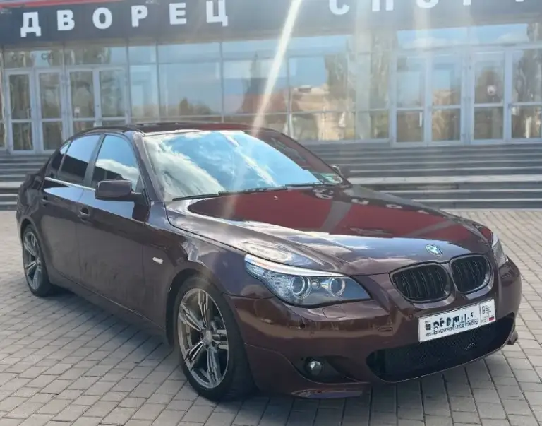 Продам бмв е60 2009 год, рестайлинг. Мотор 3.0 бензин, 272 лс, машина обслужена от и до. Ничего делать абсолютно не надо. Как по технике так и по кузову полный идеал. Масло не берёт ни грамма. Отличная комплектация, люк, кожаный салон, джойстик, рабочий климат контроль и многое другое все все остальные вопросы по телефону звоните пишите в любое время! +79495383298 цена 1.220.000₽торг - фотография - 6