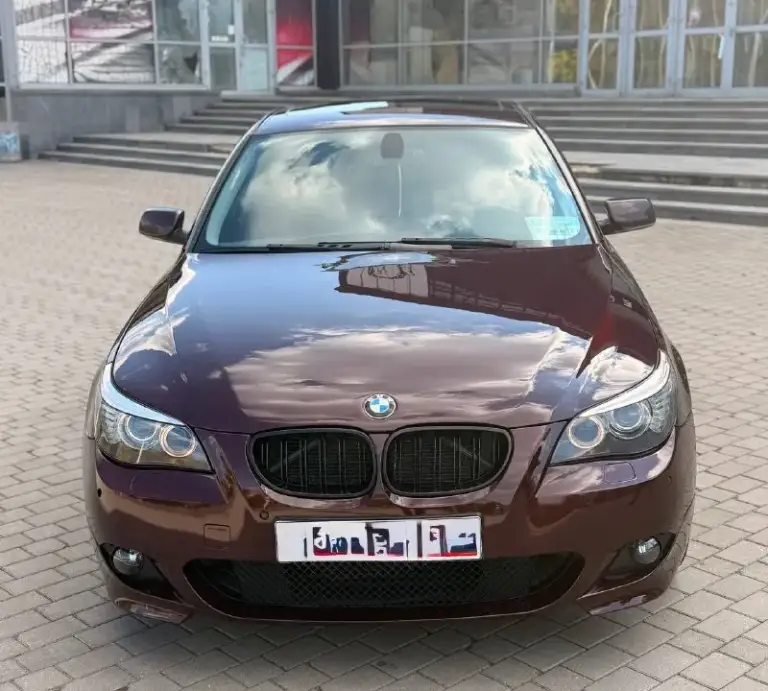 Продам бмв е60 2009 год, рестайлинг. Мотор 3.0 бензин, 272 лс, машина обслужена от и до. Ничего делать абсолютно не надо. Как по технике так и по кузову полный идеал. Масло не берёт ни грамма. Отличная комплектация, люк, кожаный салон, джойстик, рабочий климат контроль и многое другое все все остальные вопросы по телефону звоните пишите в любое время! +79495383298 цена 1.220.000₽торг - фотография - 7