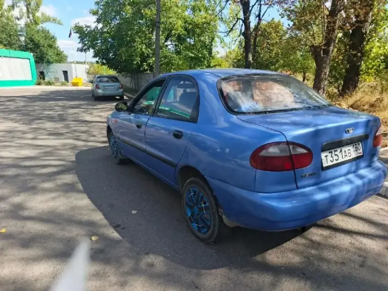Продам daewoo sens ( сенс ). 2007. Газ- метан!!!. Зарегистрирован. Баллон металлический 16 кубов. Летом этого года прошёл опрессовку (есть документы для техосмотра и заправочный талон). Машина по кузову живая, без гнилья и рыжей, подкрасы естественно были, без иллюзий, обычная рабочая лошадка которая за копейки возит пятую точку 😊. По расходу примерно 300₽ на 150км по городу. Много лет не нюхала бензина, восстановил полностью топливную сиситему, начиная с замены бензонасоса, нового эмулятора форсунок, замены самих форсунок, шлангочек, резиночек, замены дросселя, обр. Топл. Клапана. , новые косы на форсунки. Из недавнего по техничке сделано:
Новое масло рольф 10w40 ( не дымит, масло не берет).
Новый расширительный бачок плюс антифриз, , феликс, , розовый.
Новый стартер редукторный.
Новая магнитола не дешевая + динамики
Ремень генератора
Датчик скорости
Новые дорогие колодки плюс направляйки и пыльники
Новые усиленные опоры, стойки стабилизатора, обе шаровые и рулевые након
📞 Звоните: +7(949)3236024 - фотография - 5