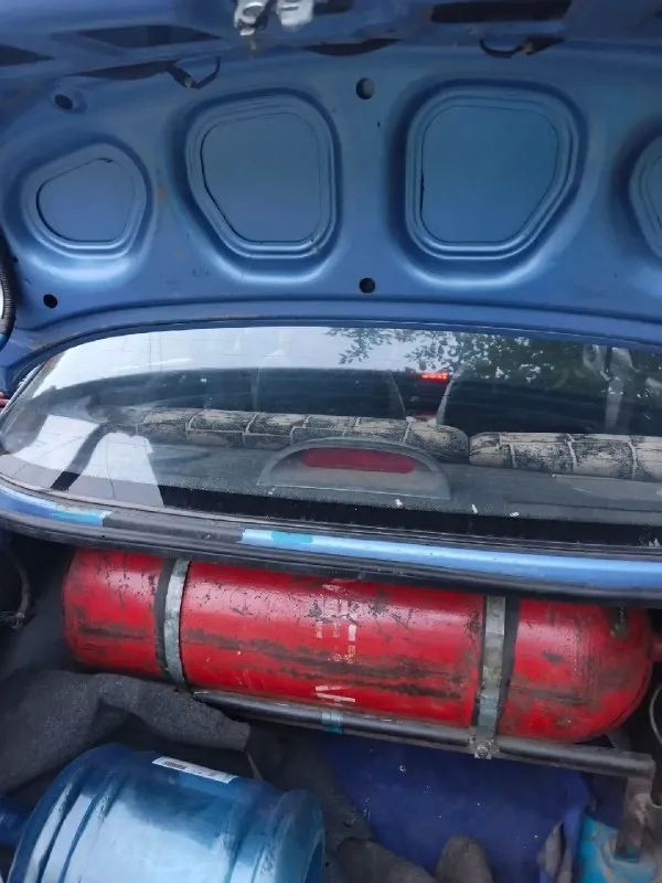 Продам daewoo sens ( сенс ). 2007. Газ- метан!!!. Зарегистрирован. Баллон металлический 16 кубов. Летом этого года прошёл опрессовку (есть документы для техосмотра и заправочный талон). Машина по кузову живая, без гнилья и рыжей, подкрасы естественно были, без иллюзий, обычная рабочая лошадка которая за копейки возит пятую точку 😊. По расходу примерно 300₽ на 150км по городу. Много лет не нюхала бензина, восстановил полностью топливную сиситему, начиная с замены бензонасоса, нового эмулятора форсунок, замены самих форсунок, шлангочек, резиночек, замены дросселя, обр. Топл. Клапана. , новые косы на форсунки. Из недавнего по техничке сделано:
Новое масло рольф 10w40 ( не дымит, масло не берет).
Новый расширительный бачок плюс антифриз, , феликс, , розовый.
Новый стартер редукторный.
Новая магнитола не дешевая + динамики
Ремень генератора
Датчик скорости
Новые дорогие колодки плюс направляйки и пыльники
Новые усиленные опоры, стойки стабилизатора, обе шаровые и рулевые након
📞 Звоните: +7(949)3236024 - фотография - 6