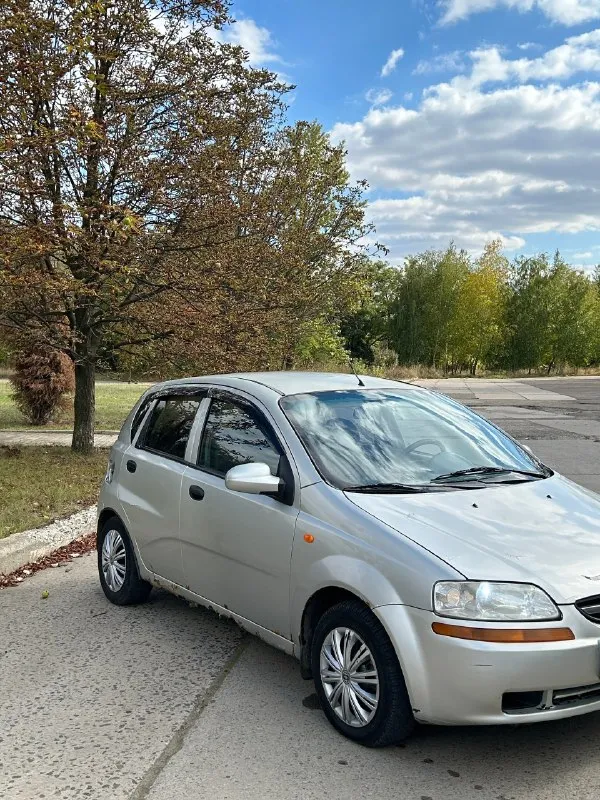 ‼️В продаже ‼️shevrolet aveo газ/бензин - 2005г.
Действительная диагностическая карта, газ евро-4(вписан в птс)
Двигатель 1.5, работает отлично, не дымит, не троит.
Мкпп 5 ступка, переключается исправно, бывает 4 передача вылетает.
Ходовая нормальная, в комплекте с машиной отдам еще запчастей новых к ней. По технике отлично, никогда не подводила
Юр. Чистая - я хозяин. Переоформление без проблем.
По электрике все работает, кондиционер работает(заправлен) дует исправно, 4 эсп, гур, эл. Регулировка зеркал, эл. Корректор фар, свет, в общем все работает.
Ремень грм и ремень генератора с роликами поменяны 3.500км назад.
Гбц новая. Газ обслужен(фильтра, датчики поменяны)
Установлена неплохая музыка с планшетом.
Пороги гнилые!!! Днище целое!!! Комплектом отдам новые пороги.
Иллюзий не стройте, по кузову видно на фото.
Цена - 200.000₽
Г. Донецк, пролетарский район. +79490332693
.
📞 Звоните: +7(949)0332693 - фотография - 3