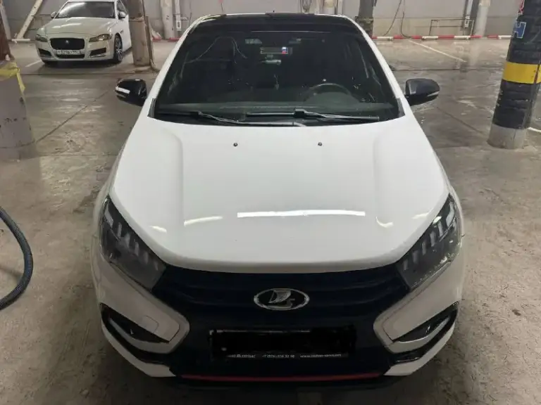 Ваз vesta sport 1.8 mt, 145 л. С. | 2021 год
Пробег: 132 454 км | 1 владелец
Продаю ваз vesta sport 2021 года — полноценную заводскую спортивную версию, а не обычную vesta с обвесом.
Автомобиль с момента покупки находился в одних руках. За время эксплуатации было одно дтп, информацию по нему предоставлю заинтересованному покупателю.
Двигатель 1.8, 145 л. С. , механическая коробка передач. Отличная управляемость, спортивная подвеска и уверенная динамика.
Комплектация:
• Оригинальный спортивный обвес vesta sport.
• Легкосплавные диски r17.
• Спортивные сиденья с выраженной боковой поддержкой.
• Чёрный потолок.
• Мультимедийная система с навигацией.
• Bluetooth и подключение телефона.
• Камера заднего вида.
• Климат-контроль.
• Подогрев передних сидений.
• Круиз-контроль и ограничитель скорости.
• Мультируль.
• Электростеклоподъёмники всех дверей.
• Электрорегулировка зеркал.
• Abs и esp.
• Спортивные накладки на педали.
По технической час
📲 Tg: @dannygreene77
📞 Звоните: +7(949)5509272 - фотография - 1