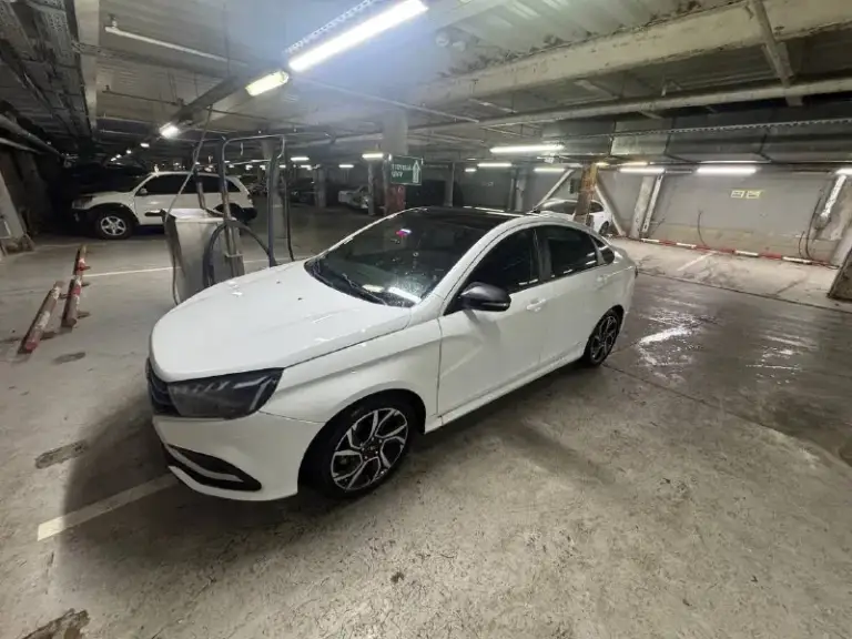 Ваз vesta sport 1.8 mt, 145 л. С. | 2021 год
Пробег: 132 454 км | 1 владелец
Продаю ваз vesta sport 2021 года — полноценную заводскую спортивную версию, а не обычную vesta с обвесом.
Автомобиль с момента покупки находился в одних руках. За время эксплуатации было одно дтп, информацию по нему предоставлю заинтересованному покупателю.
Двигатель 1.8, 145 л. С. , механическая коробка передач. Отличная управляемость, спортивная подвеска и уверенная динамика.
Комплектация:
• Оригинальный спортивный обвес vesta sport.
• Легкосплавные диски r17.
• Спортивные сиденья с выраженной боковой поддержкой.
• Чёрный потолок.
• Мультимедийная система с навигацией.
• Bluetooth и подключение телефона.
• Камера заднего вида.
• Климат-контроль.
• Подогрев передних сидений.
• Круиз-контроль и ограничитель скорости.
• Мультируль.
• Электростеклоподъёмники всех дверей.
• Электрорегулировка зеркал.
• Abs и esp.
• Спортивные накладки на педали.
По технической час
📲 Tg: @dannygreene77
📞 Звоните: +7(949)5509272 - фотография - 3