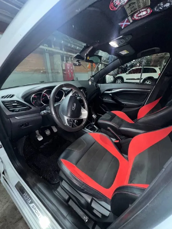 Ваз vesta sport 1.8 mt, 145 л. С. | 2021 год
Пробег: 132 454 км | 1 владелец
Продаю ваз vesta sport 2021 года — полноценную заводскую спортивную версию, а не обычную vesta с обвесом.
Автомобиль с момента покупки находился в одних руках. За время эксплуатации было одно дтп, информацию по нему предоставлю заинтересованному покупателю.
Двигатель 1.8, 145 л. С. , механическая коробка передач. Отличная управляемость, спортивная подвеска и уверенная динамика.
Комплектация:
• Оригинальный спортивный обвес vesta sport.
• Легкосплавные диски r17.
• Спортивные сиденья с выраженной боковой поддержкой.
• Чёрный потолок.
• Мультимедийная система с навигацией.
• Bluetooth и подключение телефона.
• Камера заднего вида.
• Климат-контроль.
• Подогрев передних сидений.
• Круиз-контроль и ограничитель скорости.
• Мультируль.
• Электростеклоподъёмники всех дверей.
• Электрорегулировка зеркал.
• Abs и esp.
• Спортивные накладки на педали.
По технической час
📲 Tg: @dannygreene77
📞 Звоните: +7(949)5509272 - фотография - 7
