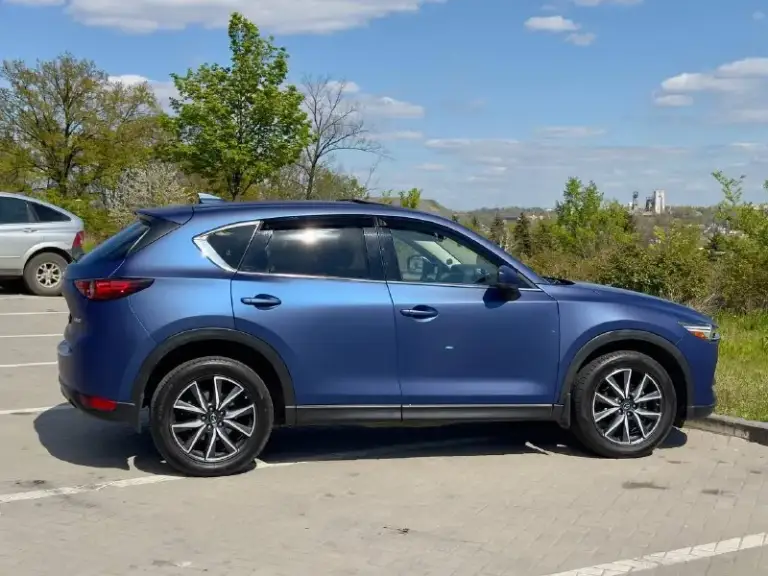 Продаю личный автомобиль
Mazda cx-5 grand touring
Год выпуска 2018
Двигатель 2.5 бензин
Коробка автомат
Полный привод
Максимальная комплектация: кожа, люк, климат, подогрев сидений, датчик дождя, датчик света, адаптивный круиз контроль, музыка bose.
Проведено большое то: замена свечей, замена масла в акпп, замена масла двс, фильтров салона и воздушного.
Пробег 83 000 км
Авто в пленке, по договоренности предоставим запасной рулон ( на всю машину)
Цена 2 300 000 руб
Телефон +79494207631 - фотография - 4