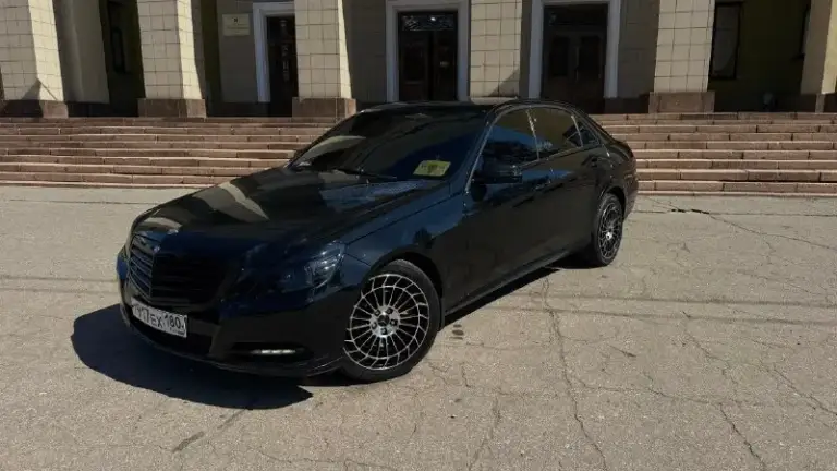 Продажа или обмен!
Mercedes e-class w212 e200
Год выпуска 2012
Пробег на одометре 314.000км + растет каждый день.
Цена - 1.350.000 + торг
1.8 Турбо на 184л. С.
Контрактный, с пробегом на данный момент 55.000 км. (при установки мотора был пробег 46.000 км)
Расход масла отсутствует, задиров нет, мотор сухой
Коробка 7g-tronik ( 21.08.2026 сделал полную ревизию. Замена масла в коробке на оригинал, обслужил гидроблок с заменой 1-го соленоида, который не совсем корректно работал )
По ходовой части - все в идеале, тормоза в круг заменил 10.000км назад ( диски, колодки)
По салону - салон перешит, кожа + сверху чехлы, чтобы не портить состояние кожи.
Стоят 18 колеса на низком профиле (новая летняя резина 1 сезон, также 16 диски родные, на зимней резина 1 сезон )
По документам чистая - я хозяи, без запретов, без штрафов.
Контакт - +7949-367-60-39 ( телеграмм или звонок и по этому номеру )
По кузову - арки немного начали лезть, также присутствуют н
📞 Звоните: +7(949)3676039 - фотография - 1