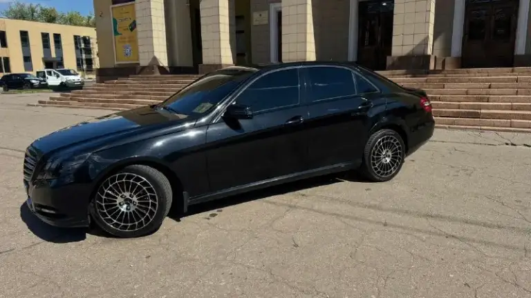 Продажа или обмен!
Mercedes e-class w212 e200
Год выпуска 2012
Пробег на одометре 314.000км + растет каждый день.
Цена - 1.350.000 + торг
1.8 Турбо на 184л. С.
Контрактный, с пробегом на данный момент 55.000 км. (при установки мотора был пробег 46.000 км)
Расход масла отсутствует, задиров нет, мотор сухой
Коробка 7g-tronik ( 21.08.2026 сделал полную ревизию. Замена масла в коробке на оригинал, обслужил гидроблок с заменой 1-го соленоида, который не совсем корректно работал )
По ходовой части - все в идеале, тормоза в круг заменил 10.000км назад ( диски, колодки)
По салону - салон перешит, кожа + сверху чехлы, чтобы не портить состояние кожи.
Стоят 18 колеса на низком профиле (новая летняя резина 1 сезон, также 16 диски родные, на зимней резина 1 сезон )
По документам чистая - я хозяи, без запретов, без штрафов.
Контакт - +7949-367-60-39 ( телеграмм или звонок и по этому номеру )
По кузову - арки немного начали лезть, также присутствуют н
📞 Звоните: +7(949)3676039 - фотография - 2