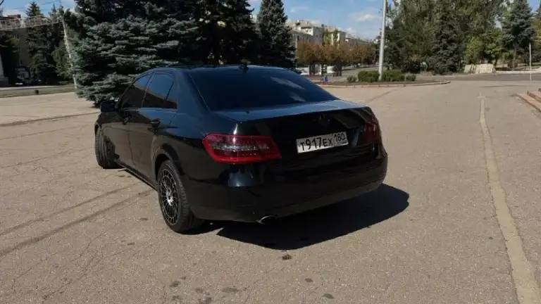 Продажа или обмен!
Mercedes e-class w212 e200
Год выпуска 2012
Пробег на одометре 314.000км + растет каждый день.
Цена - 1.350.000 + торг
1.8 Турбо на 184л. С.
Контрактный, с пробегом на данный момент 55.000 км. (при установки мотора был пробег 46.000 км)
Расход масла отсутствует, задиров нет, мотор сухой
Коробка 7g-tronik ( 21.08.2026 сделал полную ревизию. Замена масла в коробке на оригинал, обслужил гидроблок с заменой 1-го соленоида, который не совсем корректно работал )
По ходовой части - все в идеале, тормоза в круг заменил 10.000км назад ( диски, колодки)
По салону - салон перешит, кожа + сверху чехлы, чтобы не портить состояние кожи.
Стоят 18 колеса на низком профиле (новая летняя резина 1 сезон, также 16 диски родные, на зимней резина 1 сезон )
По документам чистая - я хозяи, без запретов, без штрафов.
Контакт - +7949-367-60-39 ( телеграмм или звонок и по этому номеру )
По кузову - арки немного начали лезть, также присутствуют н
📞 Звоните: +7(949)3676039 - фотография - 3