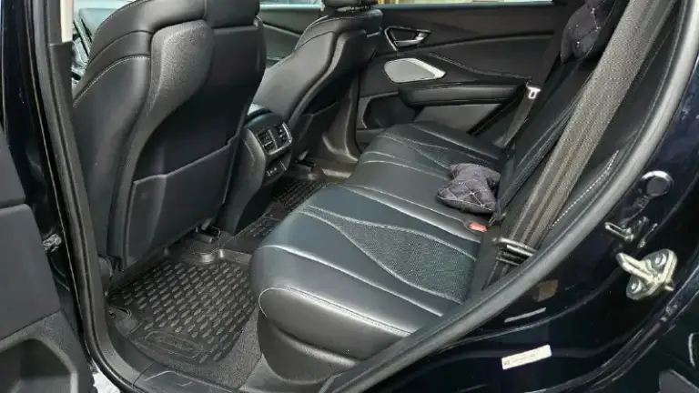Acura rdx iii, год выпуска - 2020, год продажи - 2021, собственник, пробег 67000, объем 2,0л, мощность 276 л. С, привод - полный, цвет – черный перламутр, расход топлива (смешанный режим) – 9,8-10,2л, колеса – 235/55 r19 + комплект зимних шин. Гаражное хранение, авто выходного дня. Цена 2 950 тыс. Руб.
Описание:
Автомобиль японского автопроизводителя honda, выпускающая автомобили премиум класса. Машина без скрипов, рыжиков. Безопасность целая, заводская.
Привод полный, sh-awd, может передавать до 100% тяги на ось и распределять между правыми и левыми колесами, помогая в поворотах. 10-ступенчатая автоматическая коробка передач. Едет без рывков и пинков. Светодиодная оптика светит ночью далеко и четко. Акустика els studio – премиальный звук.
Сидения – кожа, спортивные с подогревом, регулировка в 12 направлениях, память на 2х.
Камера, паркотроник, система мониторинга слепых зон, контроль давления в шинах, вспомогательные системы торможения, антипробуксовочная система, си
📞 Звоните: +7(949)3035171 - фотография - 8
