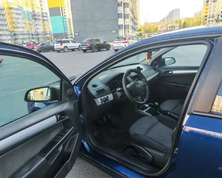 Продам opel astra h. 2006 год. Отличной живой автомобиль без дтп! Мотор 1.6 (105лс)
Отличная комплектация есть все для комфортной езды ( климат круиз подогревы обогревы полный электропакет хорошая музыка )
Техника без вложений. Двс мкпп подвеска без вложений. Сел поехал. Осмотр донецк. Все остальные вопросы по телефону +79490822047 связь плохая. Мах и телеграмм на номере. Цена 375.000₽ торг символический будет у капота. Есть зимняя резина в идеальном состоянии. Отличная машина по цене автоваза - фотография - 7