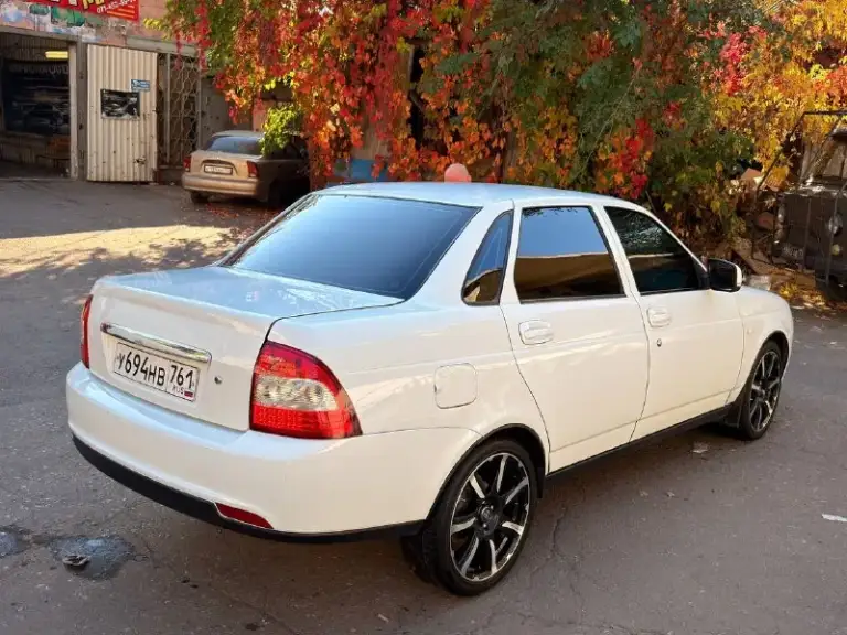 Продам автомобиль lada priora 2012 года выпуска 🚗. Состояние хорошее: пороги и днище без следов коррозии, стаканы целые.
Лед лампы,
Регулировка зеркал
Хорошая музыка
Диски на хорошей резине.
Цена: 350 000 рублей, г. Донецк. Контактный телефон: +79494721215 📞. - фотография - 4