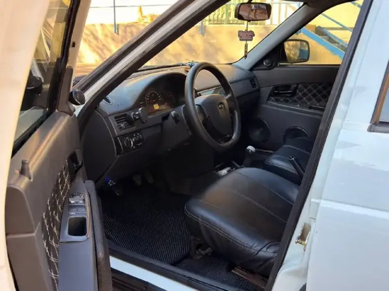 Продам автомобиль lada priora 2012 года выпуска 🚗. Состояние хорошее: пороги и днище без следов коррозии, стаканы целые.
Лед лампы,
Регулировка зеркал
Хорошая музыка
Диски на хорошей резине.
Цена: 350 000 рублей, г. Донецк. Контактный телефон: +79494721215 📞. - фотография - 6