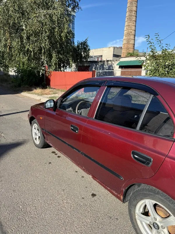 Продам hyundai accent, 2008 год, 1.5, механика, пробег 255 тыс

Акцент по цене ланоса, езжу каждый день. Двигатель работает хорошо, коробка переключается без проблем. По ходовой тоже без каких-то моментов, едет уверенно.

По кузову есть возрастные недостатки: сколы, царапины, местами ржавчина по порогам. Машина не новая, на фото всё видно.

Салон в хорошем состояние, кондиционер работает, заправлен, электростеклоподъёмники, гидроусилитель руля, музыка. Стоит на литых дисках, резина свежая

Простой и недорогой автомобиль в обслуживании, хороший вариант на каждый день, небольшой торг.

Цена : 330.000 рублей
Номер +7949 505 505 3
📞 🇷🇺 Звоните: +79495055053 - фотография - 2