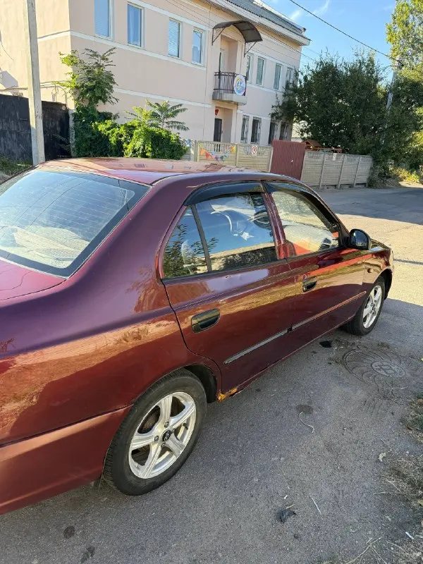 Продам hyundai accent, 2008 год, 1.5, механика, пробег 255 тыс

Акцент по цене ланоса, езжу каждый день. Двигатель работает хорошо, коробка переключается без проблем. По ходовой тоже без каких-то моментов, едет уверенно.

По кузову есть возрастные недостатки: сколы, царапины, местами ржавчина по порогам. Машина не новая, на фото всё видно.

Салон в хорошем состояние, кондиционер работает, заправлен, электростеклоподъёмники, гидроусилитель руля, музыка. Стоит на литых дисках, резина свежая

Простой и недорогой автомобиль в обслуживании, хороший вариант на каждый день, небольшой торг.

Цена : 330.000 рублей
Номер +7949 505 505 3
📞 🇷🇺 Звоните: +79495055053 - фотография - 3
