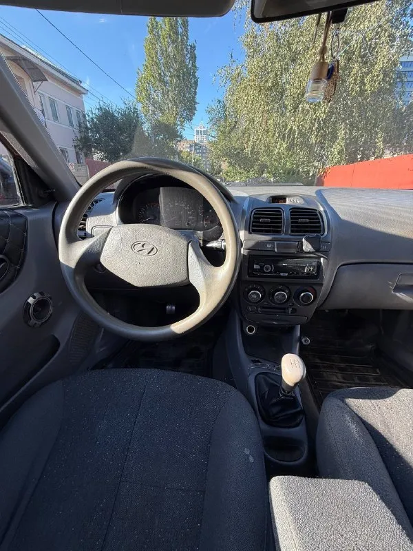 Продам hyundai accent, 2008 год, 1.5, механика, пробег 255 тыс

Акцент по цене ланоса, езжу каждый день. Двигатель работает хорошо, коробка переключается без проблем. По ходовой тоже без каких-то моментов, едет уверенно.

По кузову есть возрастные недостатки: сколы, царапины, местами ржавчина по порогам. Машина не новая, на фото всё видно.

Салон в хорошем состояние, кондиционер работает, заправлен, электростеклоподъёмники, гидроусилитель руля, музыка. Стоит на литых дисках, резина свежая

Простой и недорогой автомобиль в обслуживании, хороший вариант на каждый день, небольшой торг.

Цена : 330.000 рублей
Номер +7949 505 505 3
📞 🇷🇺 Звоните: +79495055053 - фотография - 5