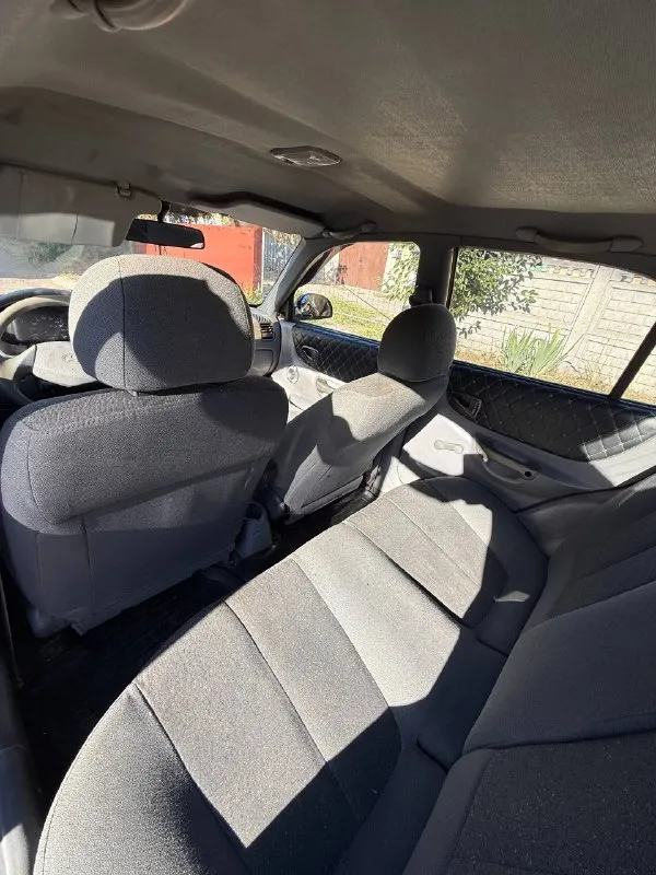 Продам hyundai accent, 2008 год, 1.5, механика, пробег 255 тыс

Акцент по цене ланоса, езжу каждый день. Двигатель работает хорошо, коробка переключается без проблем. По ходовой тоже без каких-то моментов, едет уверенно.

По кузову есть возрастные недостатки: сколы, царапины, местами ржавчина по порогам. Машина не новая, на фото всё видно.

Салон в хорошем состояние, кондиционер работает, заправлен, электростеклоподъёмники, гидроусилитель руля, музыка. Стоит на литых дисках, резина свежая

Простой и недорогой автомобиль в обслуживании, хороший вариант на каждый день, небольшой торг.

Цена : 330.000 рублей
Номер +7949 505 505 3
📞 🇷🇺 Звоните: +79495055053 - фотография - 6