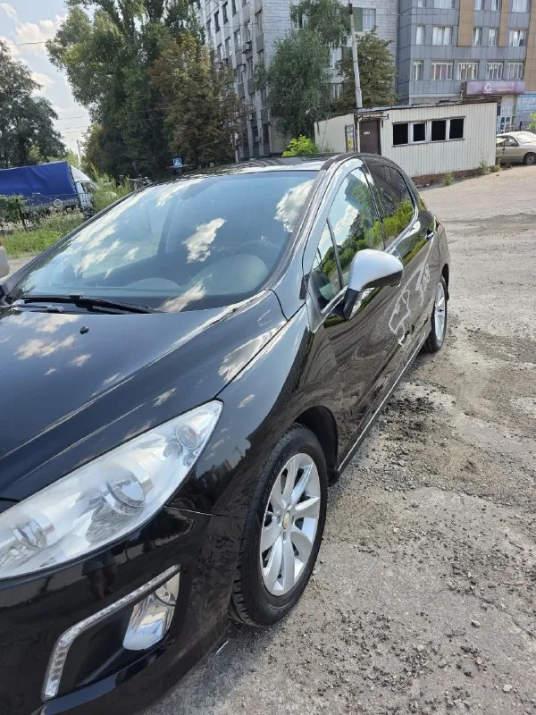 Peugeot 308 1,6 at, 2011год.
Г. Донецк
Продам личный автомобиль, технически исправен. По мотору менялись сальники коленвала, так же замена маслосьемные колпачки +предвидущий собственник менял цепь грм. Замена помпы. Замена аккумулятора, блока заряда аккамулятора, радиатор, ремонт генератора. По ходовой части были помееяны задние тормозные диски со ступичными подшипниками, рулелевые тяги, наконечники. С замена шаровых +стойки стабилизатора, замена рулевой рейки ( оригинал), передние стойки амортизатора, замена масла вовремя.
Резина 2 комплекта. Лето новые только купили. Сама машина опрятная. Но тоже отнеситесь с пониманием она не новая есть жизненные коцки и т. П. По всем вопросам отвечу
Цена: 610 000р.
Торг на месте просмотра машины
+79493632009 - фотография - 3
