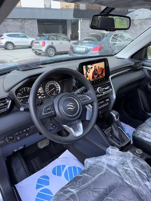 🛞Suzuki grand vitara
07/2023 Год выпуска!
Двигатель: 1.5 / бензин / 103 л. С
Без пробега❗️новый❗️
💸 3 127 000₽
📞 +79498496669
Комплектация:
• Кожаный салон
• Панорамная крыша
• Led-фары и led дхо
• Led задние фонари
• Легкосплавные диски r17
• Мультимедиа 9”
• Apple carplay / android auto
• Камера 360°
• Задние парктроники
• Цифровая приборная панель 7”
• Проекционный выдвигающийся дисплей
• Климат-контроль
• Круиз-контроль
• Бесключевой доступ
• Бесключевая система start&stop
• Электронный ручник + auto&hold
• Беспроводная зарядка
• Автоматический свет
• Электроскладывание зеркал
• Abs / esp / ebd
• Hill hold / hill descent control
• Датчик давления в шинах
• 4Wd allgrip select
• Межосевая блокировка дифференциала
• Режимы 4wd: auto / sport / snow / lock
📞 🇷🇺 Звоните: +79498496669 - фотография - 5
