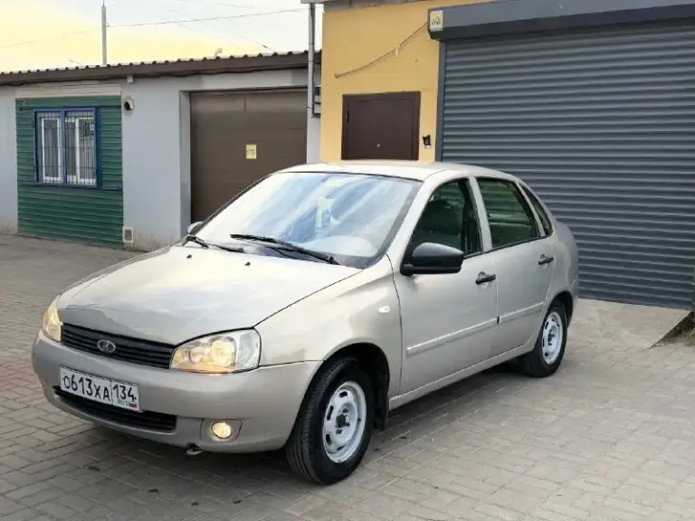 Продам ваз калину 1118, я владелец, 2007 года выпуска, двигатель 1.6 кпп механика автомобиль в хорошем состоянии, без дтп, зеленая база автотеки, кузов обработана антикором в 2 слоя, иза этого и сохран без ржавчин дно проги. Стаканы низа дверей в отличном заводском состояние, полностью обслужена заменены все масла фильтра антифриз, ремень грм помпа колодки, так же ходовая часть, автомобиль не требует не каких вложений, комплектация усилитель руля элькро стеклоподъемники музыка сигнализация с автозапуском, сервисные книги, с документами полный порядок тех осмотр десвителен, цена 290.000 р тел +79490029771 мариуполь - фотография - 1