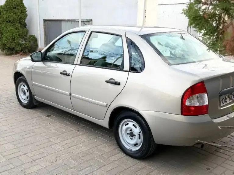 Продам ваз калину 1118, я владелец, 2007 года выпуска, двигатель 1.6 кпп механика автомобиль в хорошем состоянии, без дтп, зеленая база автотеки, кузов обработана антикором в 2 слоя, иза этого и сохран без ржавчин дно проги. Стаканы низа дверей в отличном заводском состояние, полностью обслужена заменены все масла фильтра антифриз, ремень грм помпа колодки, так же ходовая часть, автомобиль не требует не каких вложений, комплектация усилитель руля элькро стеклоподъемники музыка сигнализация с автозапуском, сервисные книги, с документами полный порядок тех осмотр десвителен, цена 290.000 р тел +79490029771 мариуполь - фотография - 3