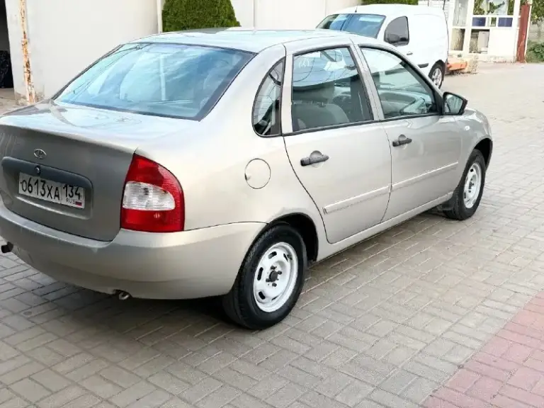 Продам ваз калину 1118, я владелец, 2007 года выпуска, двигатель 1.6 кпп механика автомобиль в хорошем состоянии, без дтп, зеленая база автотеки, кузов обработана антикором в 2 слоя, иза этого и сохран без ржавчин дно проги. Стаканы низа дверей в отличном заводском состояние, полностью обслужена заменены все масла фильтра антифриз, ремень грм помпа колодки, так же ходовая часть, автомобиль не требует не каких вложений, комплектация усилитель руля элькро стеклоподъемники музыка сигнализация с автозапуском, сервисные книги, с документами полный порядок тех осмотр десвителен, цена 290.000 р тел +79490029771 мариуполь - фотография - 4