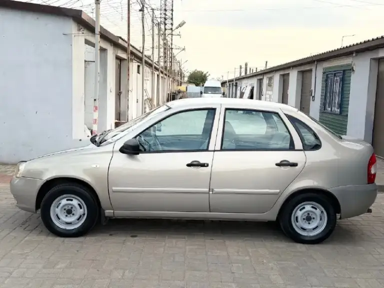 Продам ваз калину 1118, я владелец, 2007 года выпуска, двигатель 1.6 кпп механика автомобиль в хорошем состоянии, без дтп, зеленая база автотеки, кузов обработана антикором в 2 слоя, иза этого и сохран без ржавчин дно проги. Стаканы низа дверей в отличном заводском состояние, полностью обслужена заменены все масла фильтра антифриз, ремень грм помпа колодки, так же ходовая часть, автомобиль не требует не каких вложений, комплектация усилитель руля элькро стеклоподъемники музыка сигнализация с автозапуском, сервисные книги, с документами полный порядок тех осмотр десвителен, цена 290.000 р тел +79490029771 мариуполь - фотография - 6