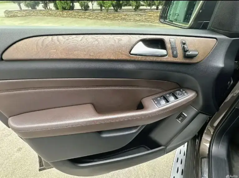 Мерседес ml300 amg 2015г. В.
Двиг. 3.5 бенз м276
Автомобиль покупался новым у дилера в июне 2015 году, внешне и технически в идеальном состоянии!!! Очень бережная эксплуатация, в заводском окрасе(есть незначительный косметический окрас задней правой арки) с родным пробегом, без каких либо вложений! (90% пробега-трасса),
Кузов и фары в броне пленке(вся передняя часть и зоны риска).
Сделано большое то:
- Замена цепей грм 30т. Км. Назад, оригинал!
- Новые свечи и катушки зажигания. (10т. Км)
- Новая пневма перед в сборе/зад новые балоны, новый компрессор, блок клапанов, фильтр. (10т. Км. )
Все в оригинале!
- Тормозные диски вентилируемые + колодки по кругу (zimmermann). (2т. Км. )
- Заменена масел двс (каждые 7-8т. Км. , крайняя замена 3т. Км. ) и фильтров включая акпп, редуктор, раздатка. (8т. Км. )
Залита заводская прошивка двигателя на 306л. С. !
Очень хорошая комплектация.
Установлена мультимедиа teyes cc4 на 32гб, видео регистратор с радаром. (авто знаю с автосалона!)
Вопросы по тел. +79495023444 авто находится в г. Донецк - фотография - 7