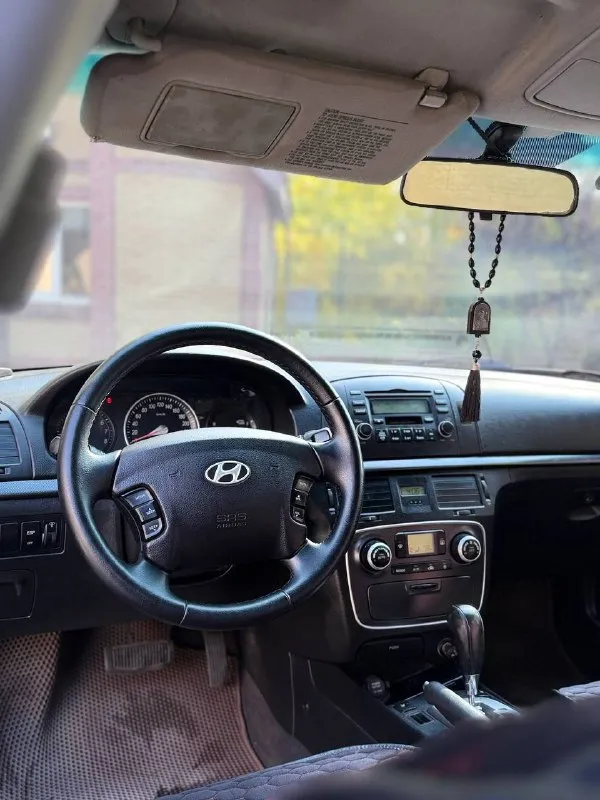 Hyundai sonata 2007 | 2.4 бензин | автомат
Продаётся комфортный и вместительный hyundai sonata в максимальной комплектации.
Двигатель 2.4 бензин работает ровно, не дымит и не троит. Автоматическая коробка переключает плавно, без пинков. Автомобиль в хорошем техническом состоянии, едет уверенно, отлично подойдёт как для повседневной езды, так и для дальних поездок.
Салон кожаный, просторный и комфортный. Богатая комплектация, удобная посадка и вместительный багажник делают автомобиль отличным вариантом за свои деньги.
Цена: 670.000 ₽
Возможен обмен. Звоните или пишите, отвечу на интересующие вопросы.
+7 949 742 53 98
📞 Звоните: +7(949)7425398 - фотография - 7