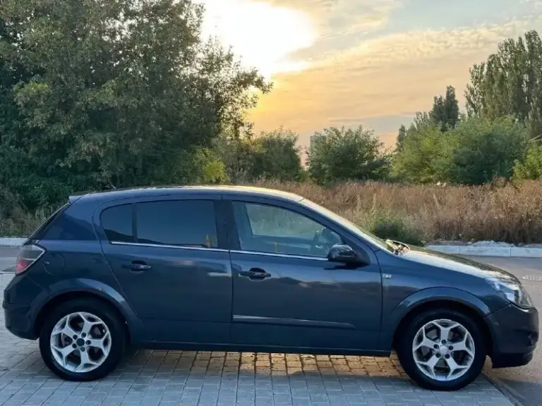 Продам opel astra h (рестайлинг) 2008 года в отличном состоянии сел и поехал
Вложений не требует
Робот обслужен работает отлично
Хорошая комплектация
4 Стеклоподъемника, климат контроль, подогрев сидений, мультируль, кнопка спорт
Стоит хорошая оптика bi-led линзы светят
Отлично
Юридически чистая штрафов запретов нет
Остольные вопросы по телефону
Реальному покупателю разумный торг
Цена: 370к₽
+79490504302
+79499832406 - фотография - 6