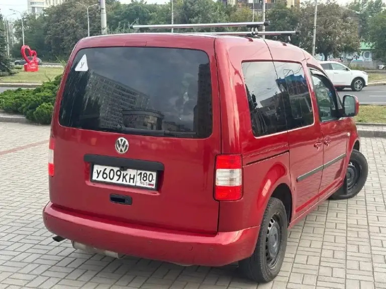 Vw caddy life, 2007 г. , 2.0 (бензин-пропан) 📍 осмотр: г. Донецк, киевский район.
В продаже надежный и вместительный автомобиль, идеальный для семьи, города и путешествий. Пригнан из польши, там же заводское гбо (метан) переделано на пропан.
Техника: отличное состояние. Обслуживался всегда своевременно, запчасти — оригинал по возможности или дорогие аналоги. Кондиционер полностью рабочий.
Кузов: без проблем, хорошее косметическое состояние для своих лет.
Салон: всё родное, чистое и без посторонних запахов. С момента покупки надеты чехлы (при желании можно снять). Заводская магнитола с bluetooth и usb.
💵 Цена - 950 000 ₽
Адекватный торг присутствует у капота. Звоните, отвечу на все вопросы!
Связь в tg @i_hilkar или по номеру +79493461146 - фотография - 3