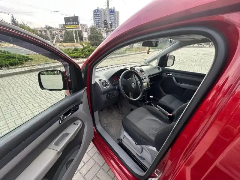 Vw caddy life, 2007 г. , 2.0 (бензин-пропан) 📍 осмотр: г. Донецк, киевский район.
В продаже надежный и вместительный автомобиль, идеальный для семьи, города и путешествий. Пригнан из польши, там же заводское гбо (метан) переделано на пропан.
Техника: отличное состояние. Обслуживался всегда своевременно, запчасти — оригинал по возможности или дорогие аналоги. Кондиционер полностью рабочий.
Кузов: без проблем, хорошее косметическое состояние для своих лет.
Салон: всё родное, чистое и без посторонних запахов. С момента покупки надеты чехлы (при желании можно снять). Заводская магнитола с bluetooth и usb.
💵 Цена - 950 000 ₽
Адекватный торг присутствует у капота. Звоните, отвечу на все вопросы!
Связь в tg @i_hilkar или по номеру +79493461146 - фотография - 4