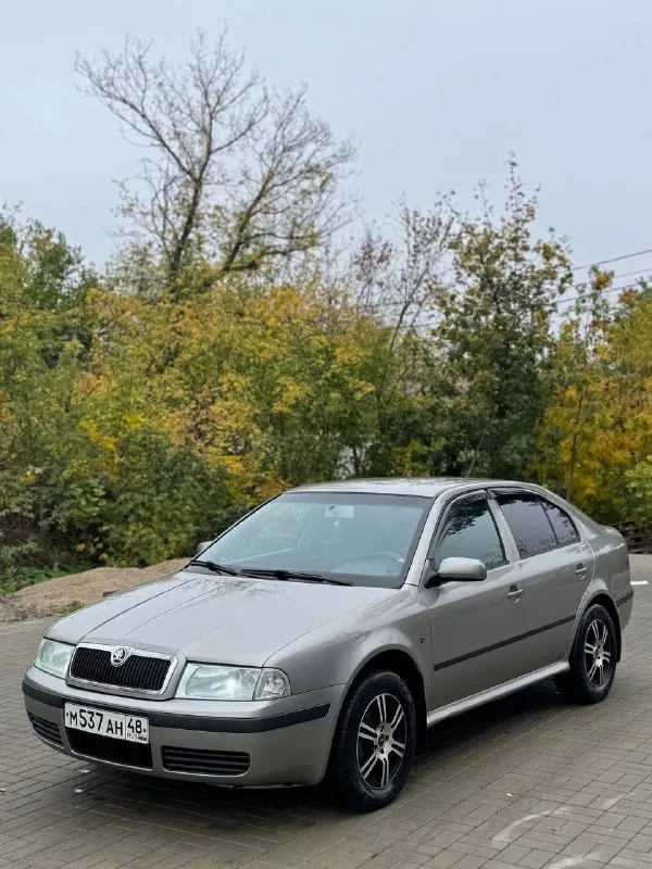 Skoda octavia a4 tour. Skoda октавия тур.
Кузов лифтбек. 2009. Механика. Машина все время была в одной семье.
Родной пробег 177.000
Двигатель 1.6 bfq атмосферный простой и надежный, расхода масла нет, обслужен, течей и запотеваний нет - работает штатно. Ошибок нет. Тормозная система полностью обслужена, установлены заводские дисковые тормоза(без колхоза) от машины на 1.8 турбо, вместо барабанов. Все по штатным креплениям.
Пороги и дно автомобиля в отличном состоянии. По кузову хорошо сохранилась, ржавчины нет. Вся в родном окрасе. Есть следы эксплуатации. Лобовое без трещин.
Комплектация: кондиционер рабочий, эл. Стеклоподьемники, подогрев зеркал и регулировка, abs, airbag.
В ближайшее время делать ничего не нужно, автомобиль обслужен. Салон в хорошем состоянии. Есть подлокотник. 2 ключа. Сигнализация с обратной связью. Хорошея резина. Музыка с bluetooth. До установлен задний парктроник. Ручник рабочий. Установлен оригинальный фаркоп.
Макеевка. +79493594733
620.000 Тор
📞 Звоните: +7(949)3594733 - фотография - 2
