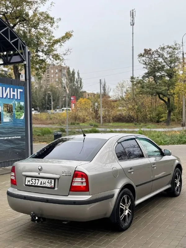 Skoda octavia a4 tour. Skoda октавия тур.
Кузов лифтбек. 2009. Механика. Машина все время была в одной семье.
Родной пробег 177.000
Двигатель 1.6 bfq атмосферный простой и надежный, расхода масла нет, обслужен, течей и запотеваний нет - работает штатно. Ошибок нет. Тормозная система полностью обслужена, установлены заводские дисковые тормоза(без колхоза) от машины на 1.8 турбо, вместо барабанов. Все по штатным креплениям.
Пороги и дно автомобиля в отличном состоянии. По кузову хорошо сохранилась, ржавчины нет. Вся в родном окрасе. Есть следы эксплуатации. Лобовое без трещин.
Комплектация: кондиционер рабочий, эл. Стеклоподьемники, подогрев зеркал и регулировка, abs, airbag.
В ближайшее время делать ничего не нужно, автомобиль обслужен. Салон в хорошем состоянии. Есть подлокотник. 2 ключа. Сигнализация с обратной связью. Хорошея резина. Музыка с bluetooth. До установлен задний парктроник. Ручник рабочий. Установлен оригинальный фаркоп.
Макеевка. +79493594733
620.000 Тор
📞 Звоните: +7(949)3594733 - фотография - 5