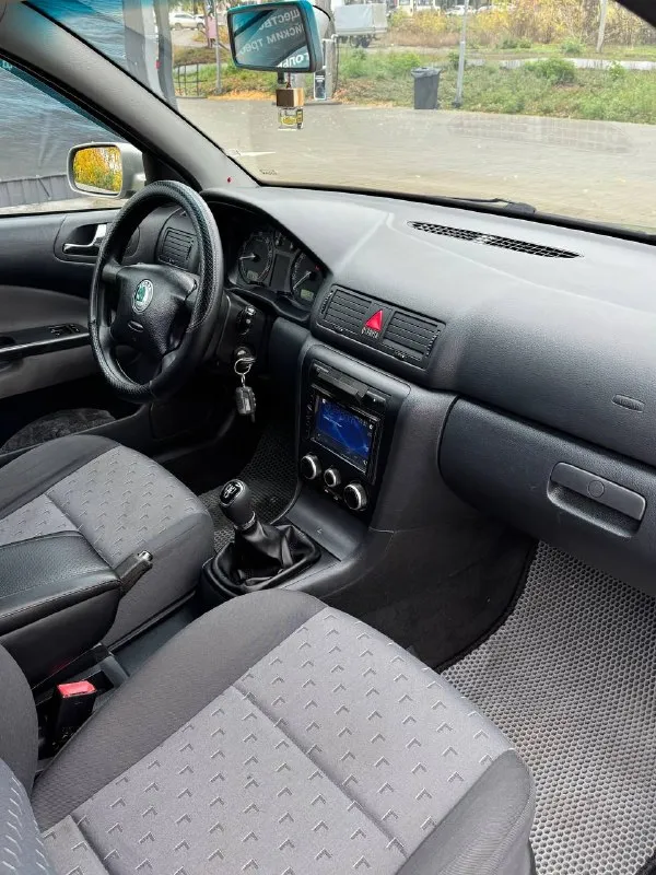 Skoda octavia a4 tour. Skoda октавия тур.
Кузов лифтбек. 2009. Механика. Машина все время была в одной семье.
Родной пробег 177.000
Двигатель 1.6 bfq атмосферный простой и надежный, расхода масла нет, обслужен, течей и запотеваний нет - работает штатно. Ошибок нет. Тормозная система полностью обслужена, установлены заводские дисковые тормоза(без колхоза) от машины на 1.8 турбо, вместо барабанов. Все по штатным креплениям.
Пороги и дно автомобиля в отличном состоянии. По кузову хорошо сохранилась, ржавчины нет. Вся в родном окрасе. Есть следы эксплуатации. Лобовое без трещин.
Комплектация: кондиционер рабочий, эл. Стеклоподьемники, подогрев зеркал и регулировка, abs, airbag.
В ближайшее время делать ничего не нужно, автомобиль обслужен. Салон в хорошем состоянии. Есть подлокотник. 2 ключа. Сигнализация с обратной связью. Хорошея резина. Музыка с bluetooth. До установлен задний парктроник. Ручник рабочий. Установлен оригинальный фаркоп.
Макеевка. +79493594733
620.000 Тор
📞 Звоните: +7(949)3594733 - фотография - 8