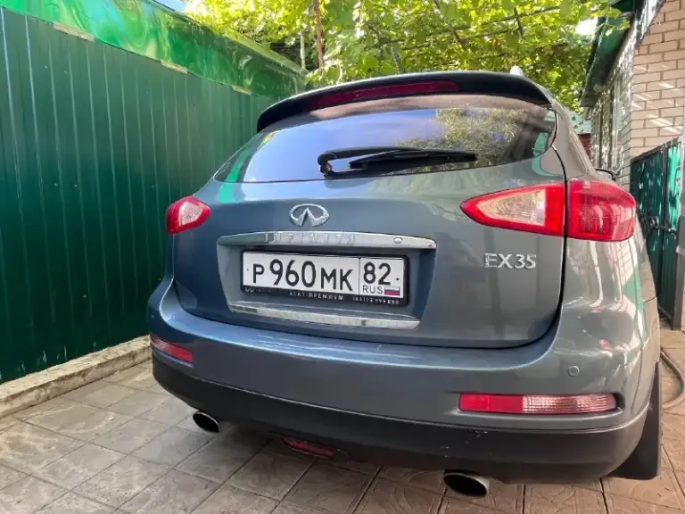 Продам infiniti ex35, 302 л. С. — честный автомобиль для тех, кто понимает, что покупает. Автомобиль с характером, мощным атмосферным v6 и настоящими 302 лошадиными силами. Едет достойно, уверенно держит дорогу, отлично подходит для дальних поездок и при этом остаётся маневренным в городе. Для своего объёма двигателя расход вполне разумный.
— Реальный пробег, без скручивания. — установлен контрактный двигатель, замена произведена на пробеге 190 000 км. — эксплуатация спокойная: без дрэгов, гонок и отжигов.
Что требует внимания: — замена скоб передних суппортов — посторонние звуки на мелких неровностях. — замена ламп ближнего света. — регулировка фар. — чистка соленоидов акпп — известная особенность этой модели.
Летом осуществлена покраска кузова для устранения возрастных недостатков (сколы и царапины, не в связи с дтп). Фотоотчет покраски предоставлю.
За время владения - не допущено ни одного дтп. Масло двс не расходует от замены до замены.
Ничего не скрываю и не пытаюсь выдать автомобиль за новый.
История владения прозрачная: ранее автомобилем владел муж, затем машина была переоформлена на меня в связи с льготой по транспортному налогу, которая распространяется только на один автомобиль.
Причина продажи: в семье есть другой автомобиль, поэтому необходимости держать второй нет. С продажей не тороплюсь.
Infiniti ex35 — это комфорт, хорошая управляемость, приятная динамика и запас мощности, который действительно ощущается. Отличный вариант для тех, кто ищет не просто средство передвижения, а автомобиль с характером.
Осмотр и проверка приветствуются. Предпочитаю честный разговор и сделку без неприятных сюрпризов.
Звоните или пишите — отвечу на вопросы и расскажу об автомобиле подробнее.
Автомобиль находится в донецке.
Цена-1,1
Телефон(телеграмм, макс)+79786157639, +79495405968.
Звонить прошу с 18.00 - фотография - 4