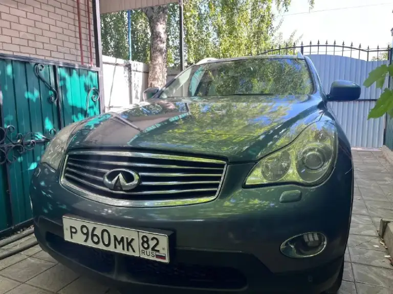 Продам infiniti ex35, 302 л. С. — честный автомобиль для тех, кто понимает, что покупает. Автомобиль с характером, мощным атмосферным v6 и настоящими 302 лошадиными силами. Едет достойно, уверенно держит дорогу, отлично подходит для дальних поездок и при этом остаётся маневренным в городе. Для своего объёма двигателя расход вполне разумный.
— Реальный пробег, без скручивания. — установлен контрактный двигатель, замена произведена на пробеге 190 000 км. — эксплуатация спокойная: без дрэгов, гонок и отжигов.
Что требует внимания: — замена скоб передних суппортов — посторонние звуки на мелких неровностях. — замена ламп ближнего света. — регулировка фар. — чистка соленоидов акпп — известная особенность этой модели.
Летом осуществлена покраска кузова для устранения возрастных недостатков (сколы и царапины, не в связи с дтп). Фотоотчет покраски предоставлю.
За время владения - не допущено ни одного дтп. Масло двс не расходует от замены до замены.
Ничего не скрываю и не пытаюсь выдать автомобиль за новый.
История владения прозрачная: ранее автомобилем владел муж, затем машина была переоформлена на меня в связи с льготой по транспортному налогу, которая распространяется только на один автомобиль.
Причина продажи: в семье есть другой автомобиль, поэтому необходимости держать второй нет. С продажей не тороплюсь.
Infiniti ex35 — это комфорт, хорошая управляемость, приятная динамика и запас мощности, который действительно ощущается. Отличный вариант для тех, кто ищет не просто средство передвижения, а автомобиль с характером.
Осмотр и проверка приветствуются. Предпочитаю честный разговор и сделку без неприятных сюрпризов.
Звоните или пишите — отвечу на вопросы и расскажу об автомобиле подробнее.
Автомобиль находится в донецке.
Цена-1,1
Телефон(телеграмм, макс)+79786157639, +79495405968.
Звонить прошу с 18.00 - фотография - 6